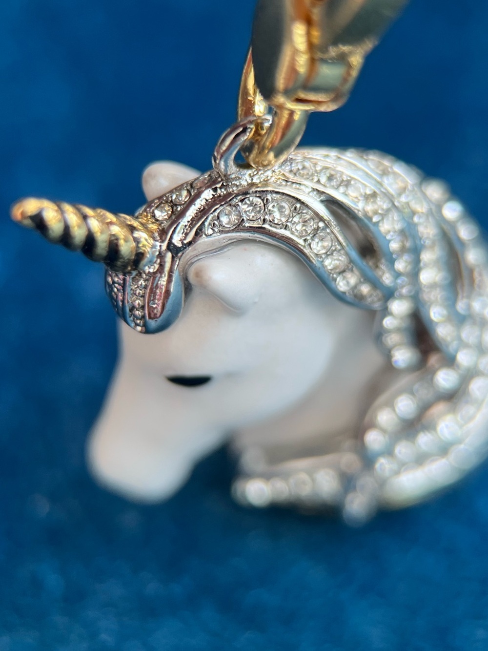 Juicy Couture Jeweled Unicorn Charm – Pearlescent White & Crystal Gold - Picture 8 of 13